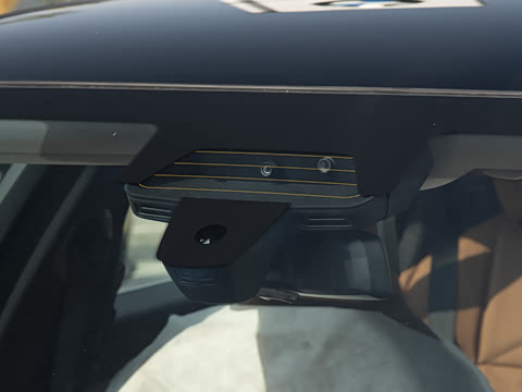 2026�� 740Li ������ M�˶���װ