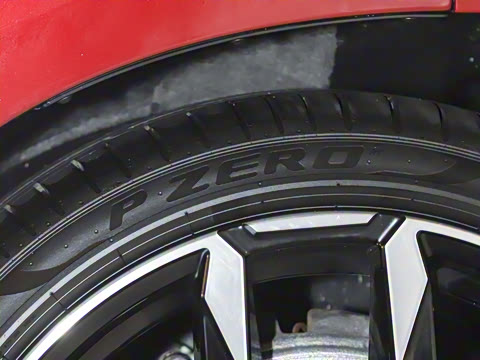 2025�� 225i M�˶���ҹ��װ