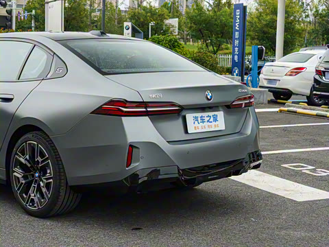 2026�� 530Li ������ M�˶���װ