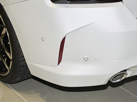 2026�� 225i M�˶���ҹ��װ