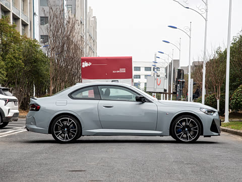 2026�� M240i xDrive