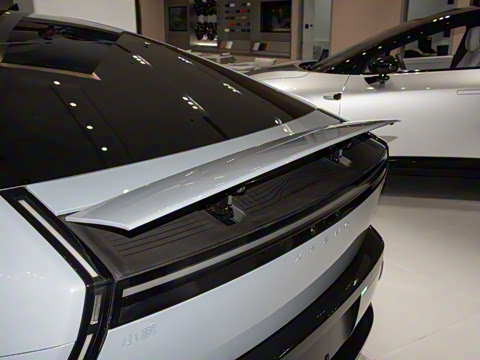 2025�� 702 ������ Ultra