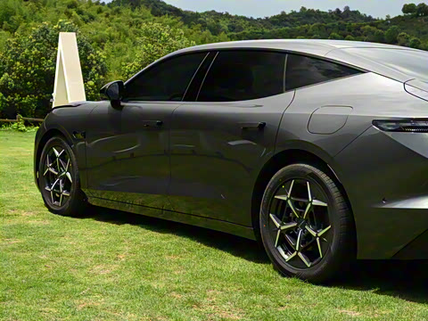 2025�� 240����Ultra