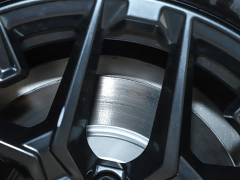 2025�� 330Li M�˶���ҹ��װ