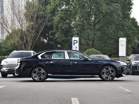 2026�� 740Li ������ M�˶���װ