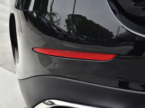 2026�� �Ŀ� E 300 �����˶���