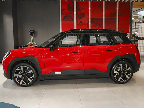 2025�� E ������