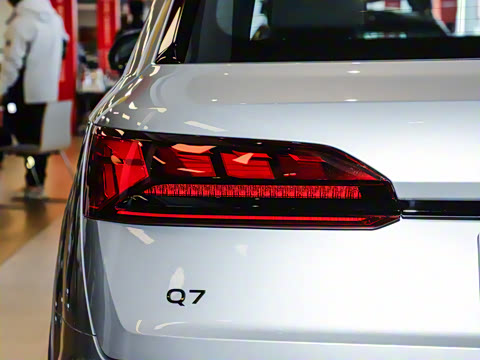 2025�� 55 TFSI quattro S line�����