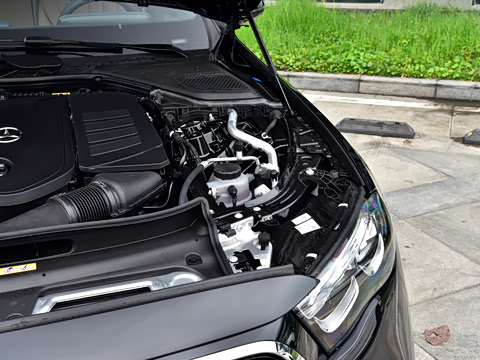 2026�� �Ŀ� E 300 L ������