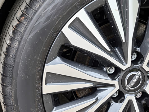 2025�� 2.0L XL-TLS ������