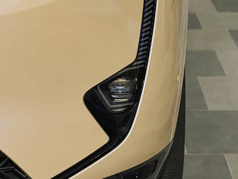 2025�� �Ŀ� Max ���̰�