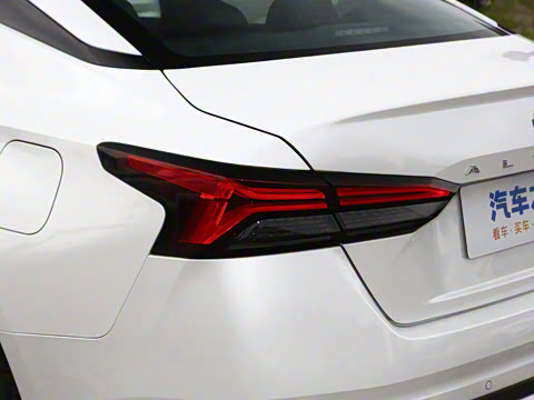 2025�� 2.0L XL-TLS ������