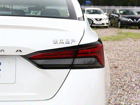 2025�� 2.0L XL-TLS ������