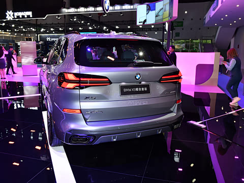 2025�� xDrive 40Li ������M�˶���ҹ��װ