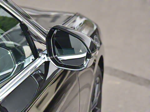 2026�� 735Li ������װ