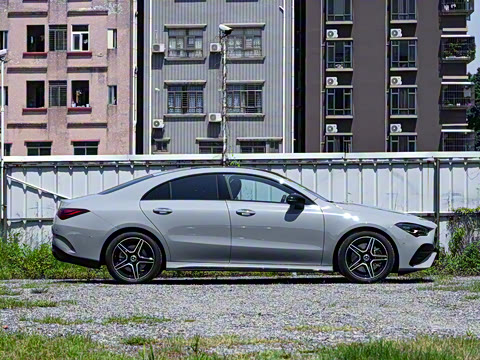 2025�� CLA 260 4MATIC ��ذ�