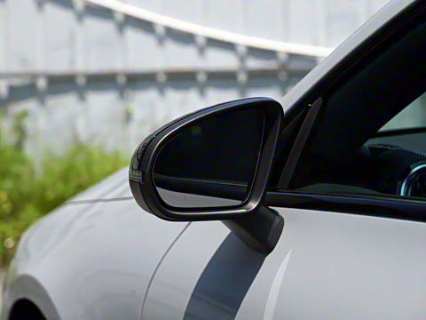 2025�� CLA 260 4MATIC ��ذ�