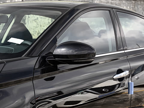 2025�� 2.0L SV �ڽ��