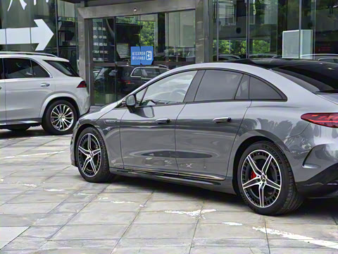 2023�� AMG EQE 53 4MATIC+