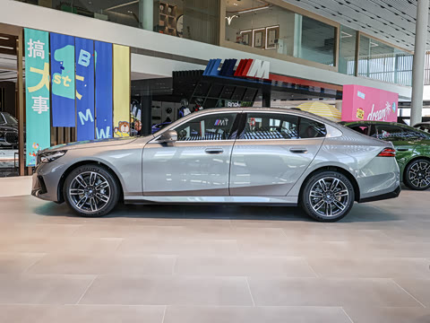 2026�� �Ŀ� 530Li ������ M�˶���װ