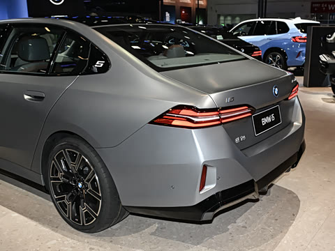 2026�� �Ŀ� xDrive 50L M�˶���װ