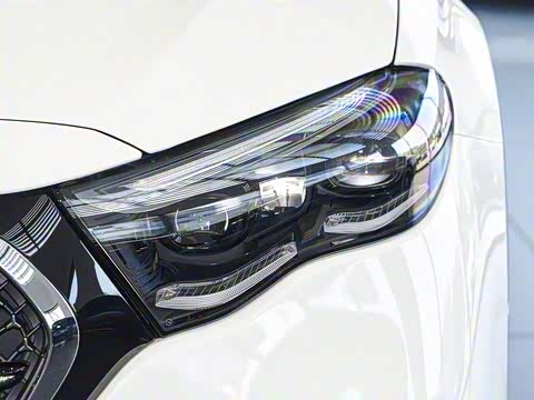 2025�� �Ŀ� E 300 �������˶���