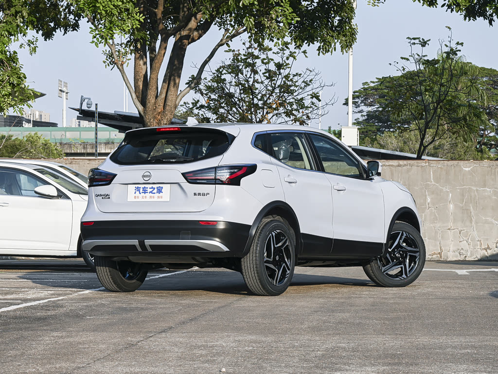 Nissan Qashqai II Рестайлинг 2, Внедорожник 5 дв.: фото поколения
