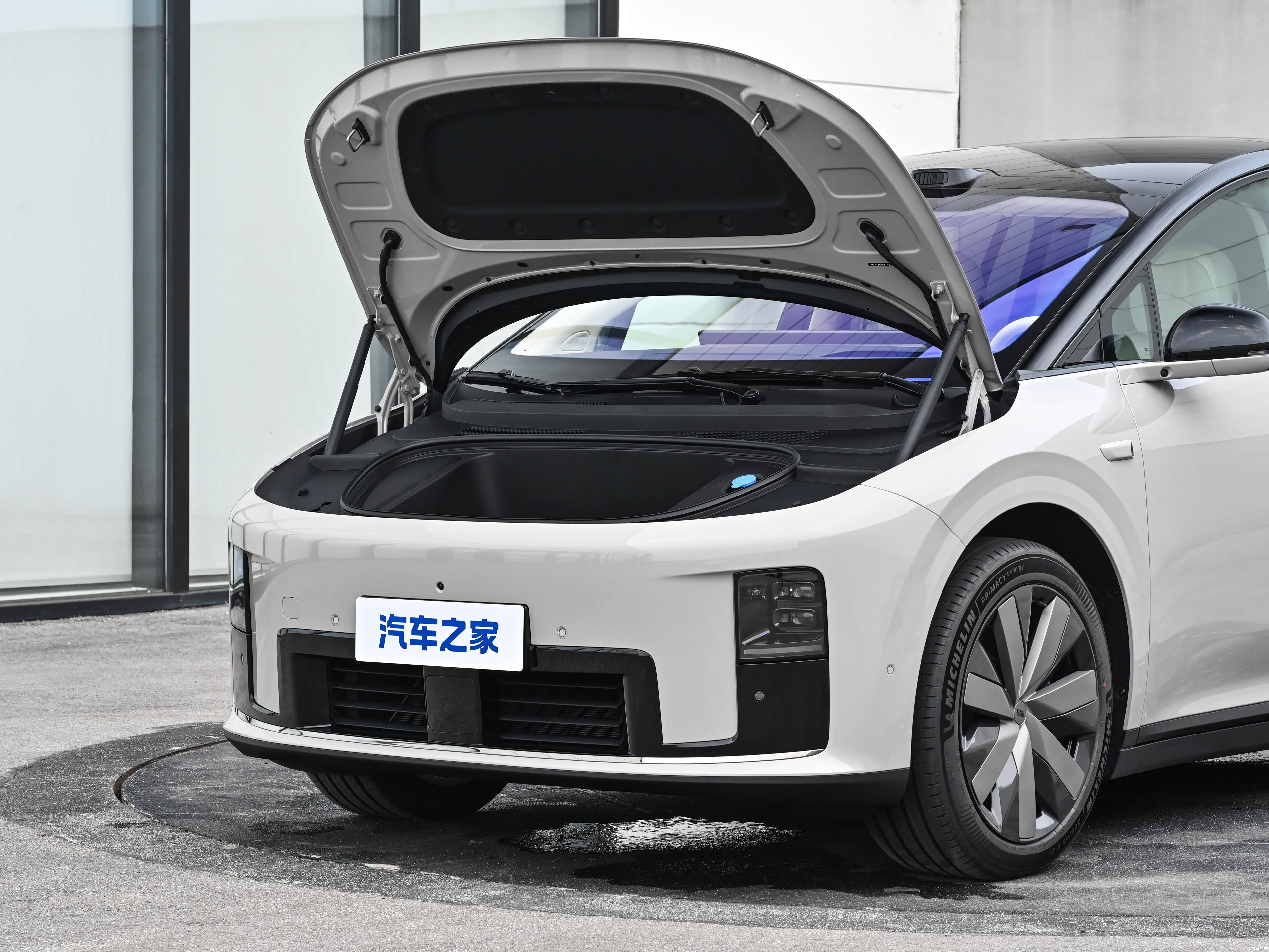 Li Auto i8