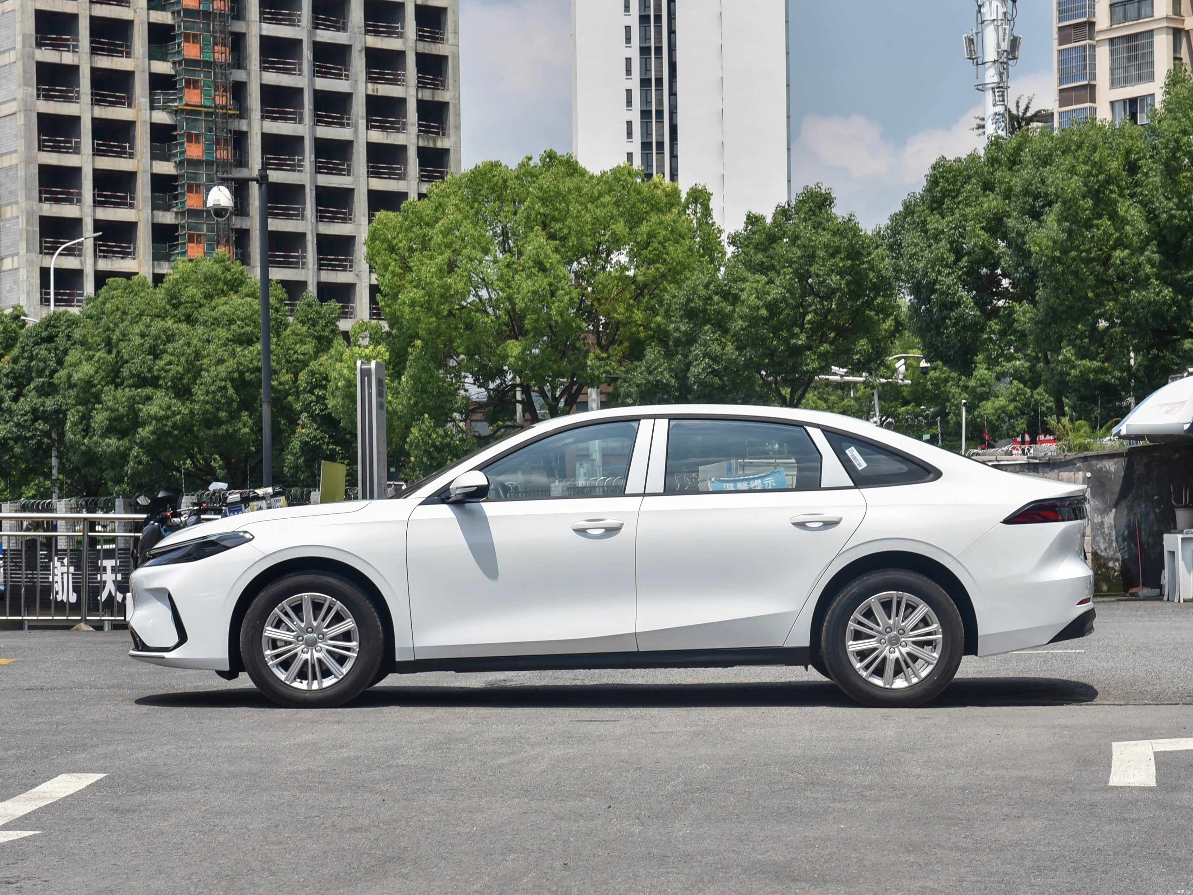 Geely A7 EV, миниатюра 4