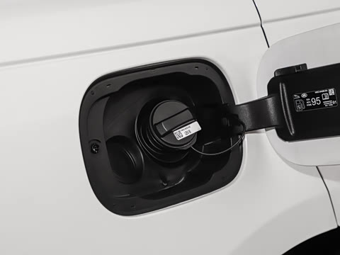 2025�� 4.4 V8 SV���ٴ����ӳ��� 4��