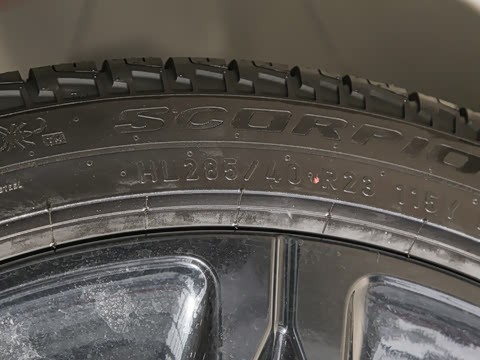 2026�� 3.0 L6 400PS SE�����