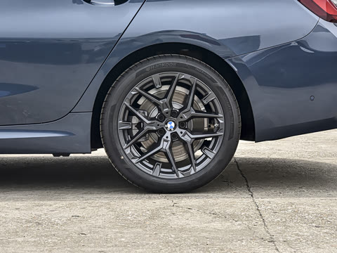 2026�� 330Li M�˶���ҹ��װ