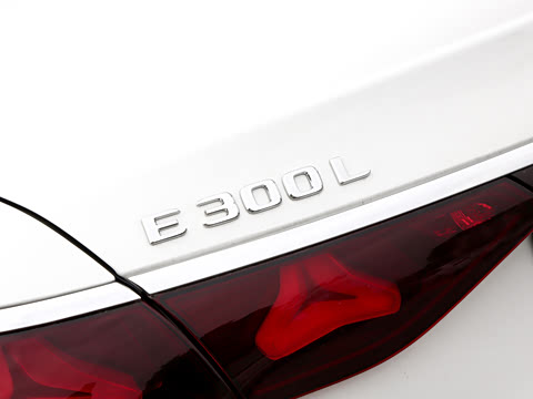 2026�� �Ŀ�� E 300 L ʱ���˶���