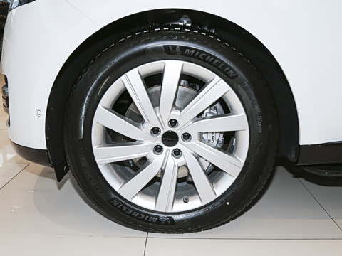 2026�� 3.0 L6 400PS SE�����