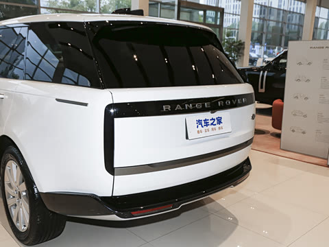 2026�� 3.0 L6 400PS SE�����