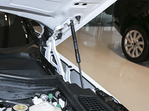 2026�� 3.0 L6 400PS SE�����