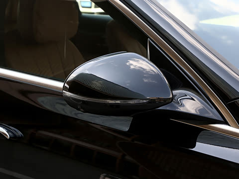 2026�� �Ŀ� E 300 L �����