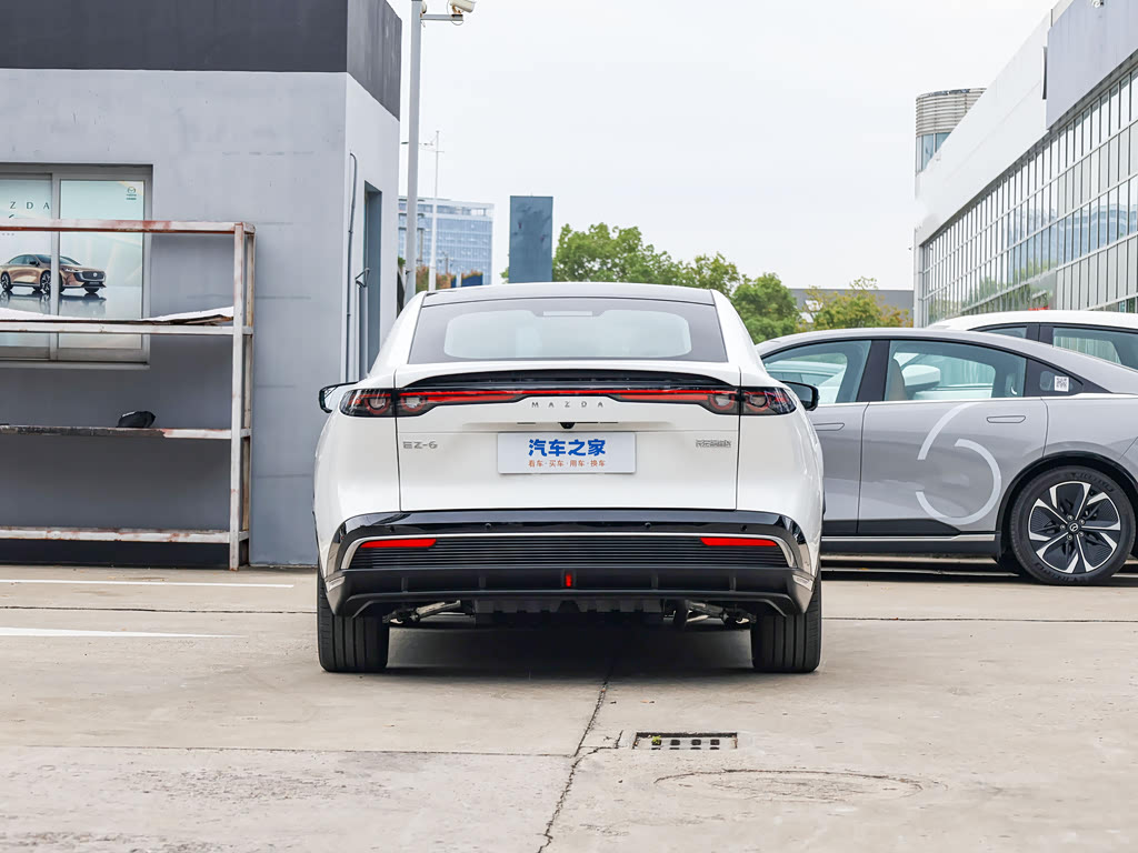 Mazda EZ-6, Лифтбек: фото поколения