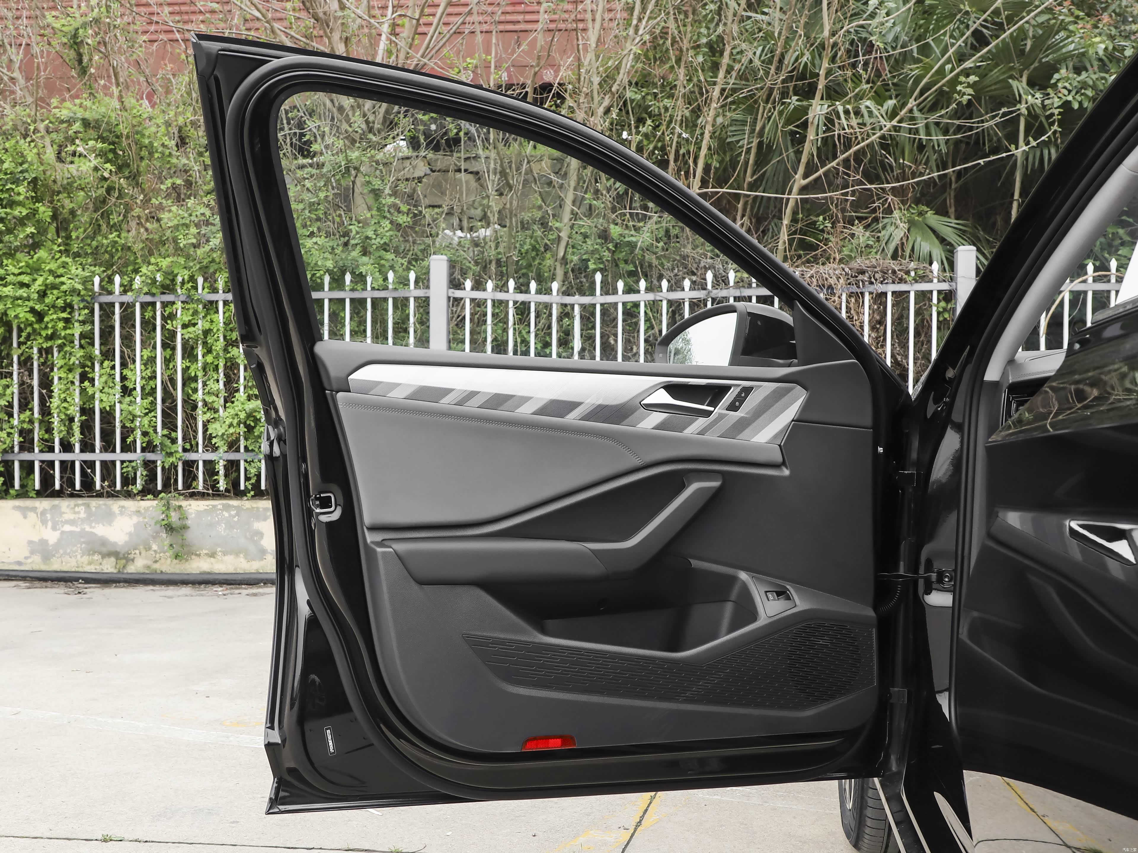 Volkswagen Sagitar, миниатюра 23