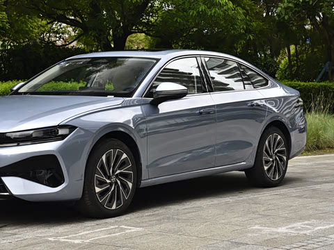 2026�� L 300TSI DSG ������