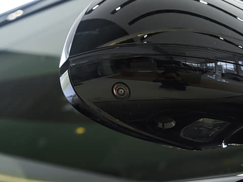 2026�� 3.0 L6 400PS SE�����