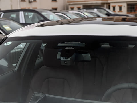 2026�� 330Li ������ M�˶���ҹ��װ