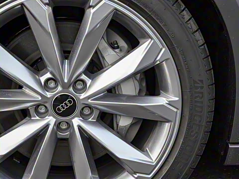 2025�� allroad quattro ̽���� 55 TFSI ����ԽҰ��