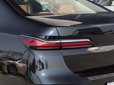 2026�� 740Li ������ M�˶���װ