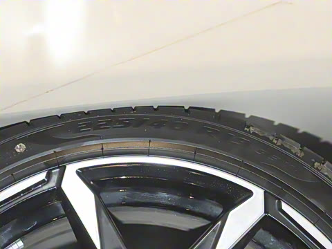 2025�� 225i M�˶���ҹ��װ