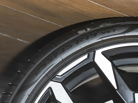 2025�� 225i M�˶���ҹ��װ