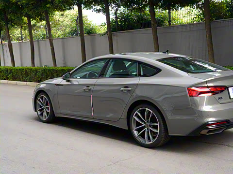 2025�� Sportback ��ذ� 40 TFSI quattro ����������