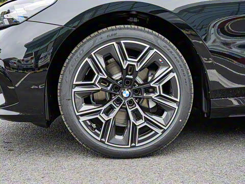 2026�� 530Li ������ M�˶���װ