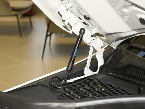 2026�� 225i M�˶���ҹ��װ