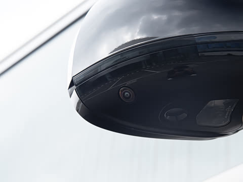 2026�� 3.0 L6 400PS SE�����